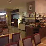 Ambassador فندق 3*