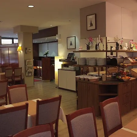 Ambassador Hotel 3*