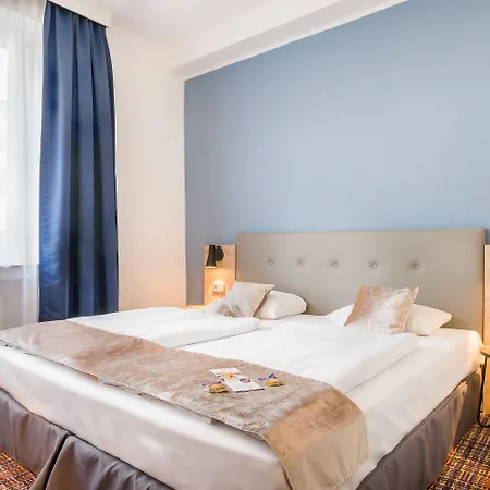Ambassador Hotel 3*