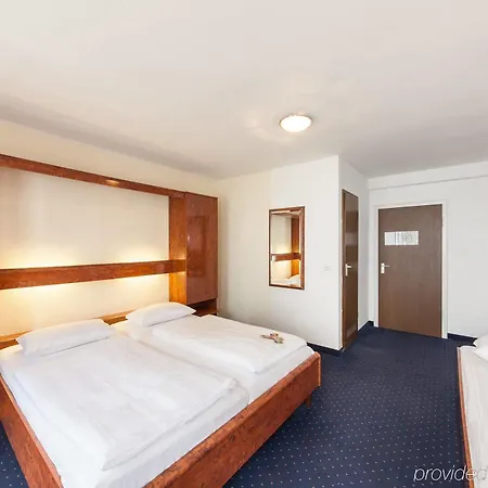 Ambassador Hotel 3*